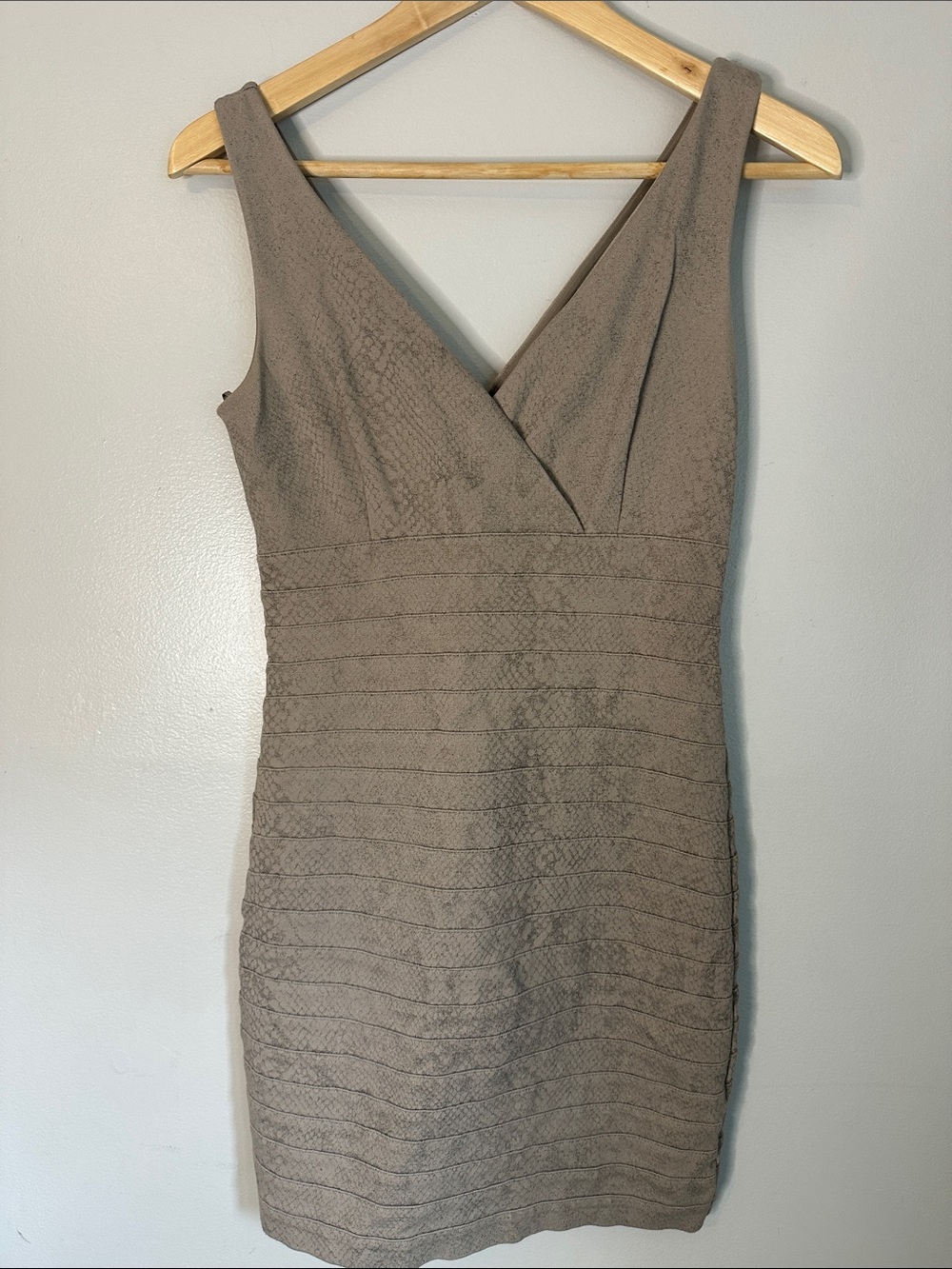 Express Taupe Snakeskin Patterned V Neck Sheath Dress, XS